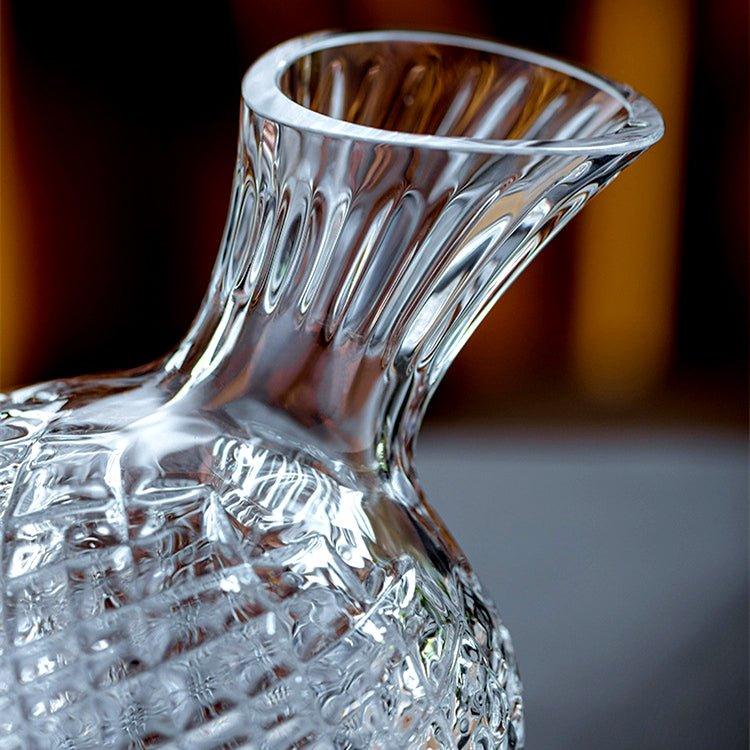 Wine pouring from the Vitraelle Orbit Decanter